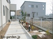 常緑の植物で彩を　　　　　　　　　　　　【筑後市　Ｉ邸】
